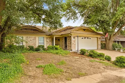 203 Juniper Dr, Arlington, TX 76018 photo 2