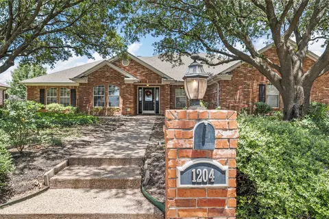 1204 Darbyton Dr, Hewitt, TX 76643