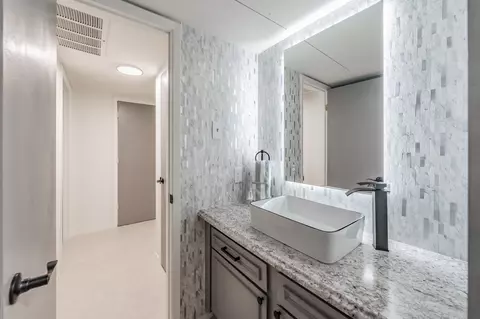 5300 Keller Springs Rd #1095, Dallas, TX 75248