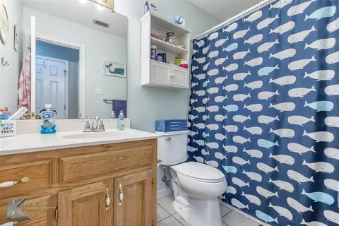 Bath - 3858 Trinity Ln, Abilene, TX 79602 photo 3 of 3