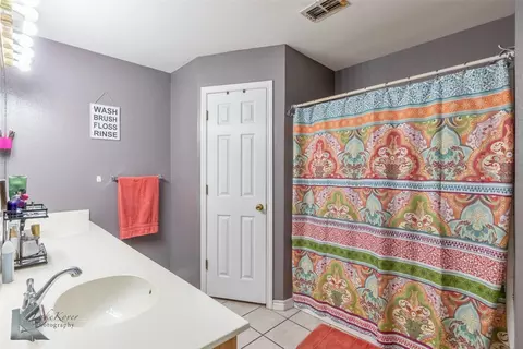 Bath - 3858 Trinity Ln, Abilene, TX 79602 photo 1 of 3