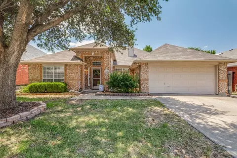 8125 Ross Lake Dr, Fort Worth, TX 76137