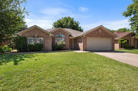 1610 Crestmeadow Ln, Mansfield, TX 76063