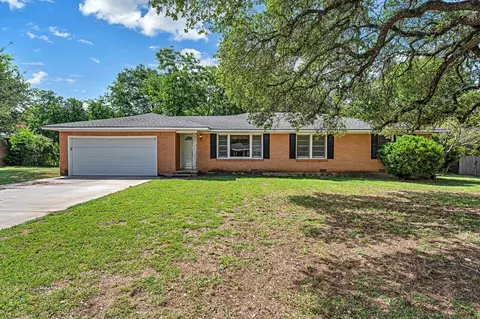 9108 Red Oak Dr, Woodway, TX 76712