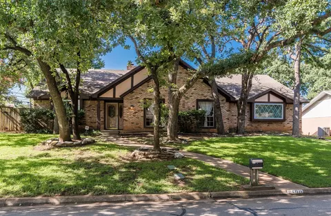 2500 High Oak Dr, Arlington, TX 76012