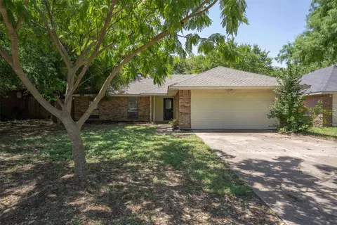 204 Oak Meadow Ln, Cedar Hill, TX 75104