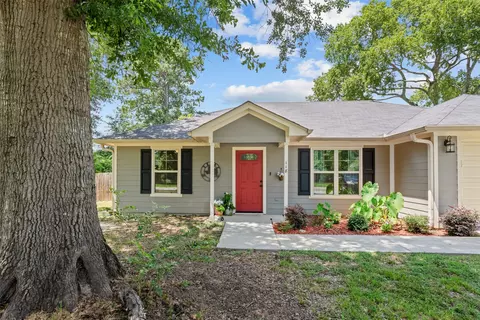 118 W Cayuga Dr, Athens, TX 75751