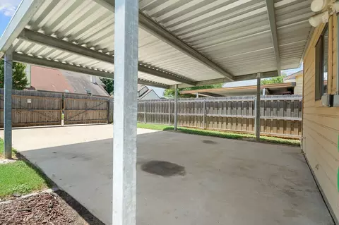 Exterior - 709 Normandy Dr, Euless, TX 76039 photo 6 of 7