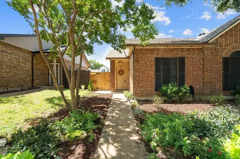 Exterior - 709 Normandy Dr, Euless, TX 76039 photo 3 of 7