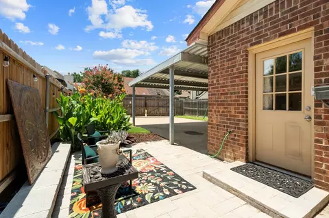 Exterior - 709 Normandy Dr, Euless, TX 76039 photo 5 of 7