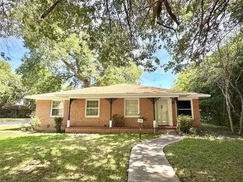 121 W Tennie St, Gainesville, TX 76240