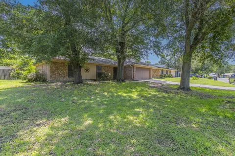3105 Oakridge Dr, Corsicana, TX 75110