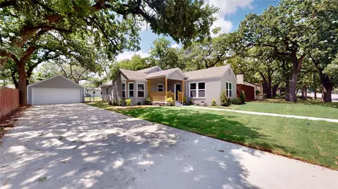 1313 N Riverside Dr, Fort Worth, TX 76111