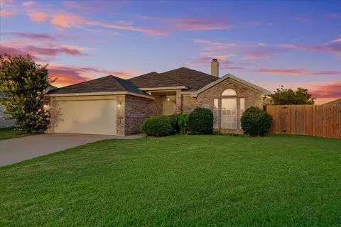 914 La Sierra Dr, Crowley, TX 76036