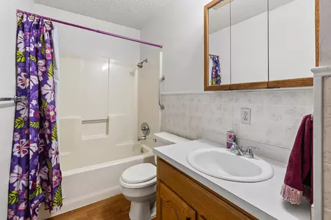 Bath - 206 N Main St, Bailey, TX 75413 photo 3 of 4