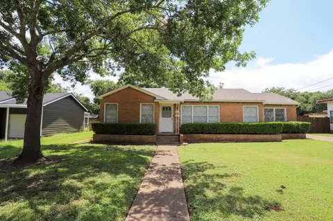903 S Tyler St, Mcgregor, TX 76657