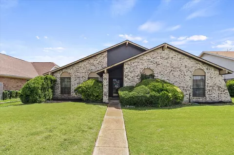 5321 Barcelona Dr, Garland, TX 75043