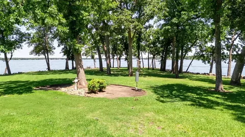 39 Lakeside Dr, Star Harbor, TX 75148