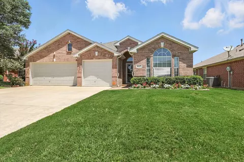 1637 Nightingale Ln, Corinth, TX 76210