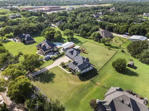3175 Collins Rd, Burleson, TX 76028