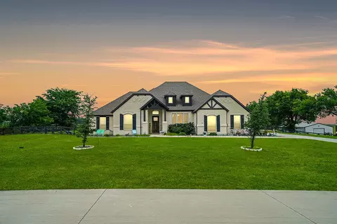 7013 New Castle Ln, Sanger, TX 76266