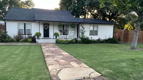 1300 S Trinity St, Decatur, TX 76234