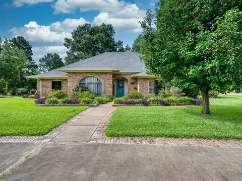 608 Charmwood Dr, Chandler, TX 75758