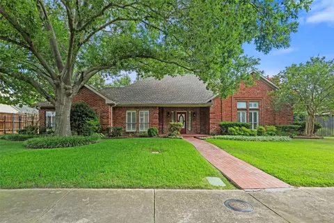 7032 Halprin St, Dallas, TX 75252