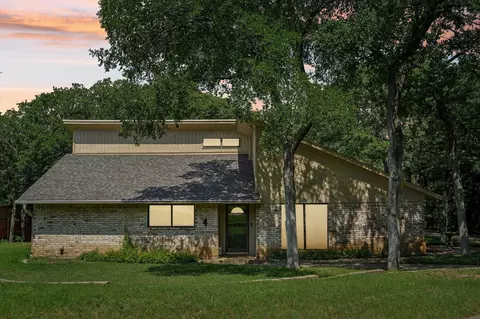 4 Royal Oaks Blvd, Hickory Creek, TX 75065