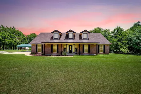 2061 Shady Ridge Dr, Midlothian, TX 76065