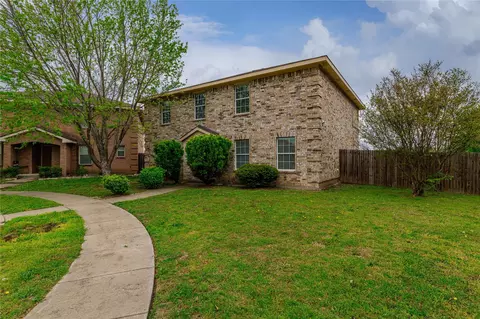 850 Smokey Oak St, Lancaster, TX 75146