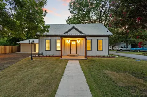 821 Doss St, Bonham, TX 75418