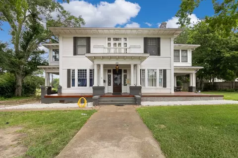 405 E Neches St, Palestine, TX 75801