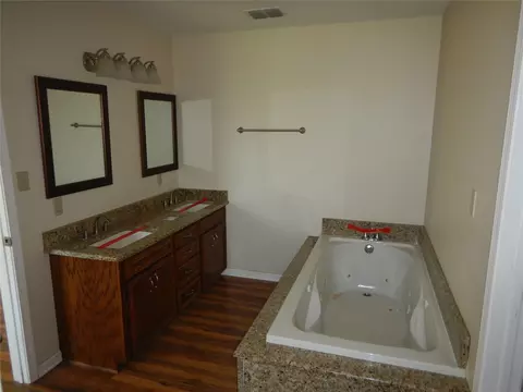 Bath - 196 Meadowview Ln, Gloster, LA 71030 photo 2 of 5