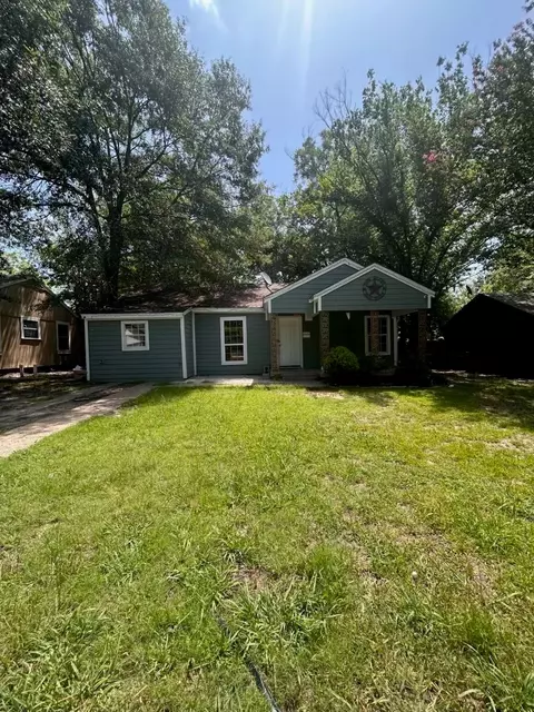 1106 Bell Dr, Greenville, TX 75401