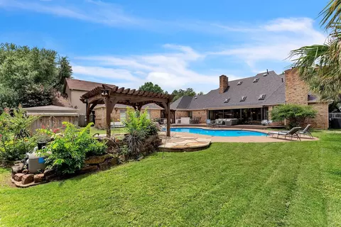 6 Heritage Ct, Grand Prairie, TX 75050