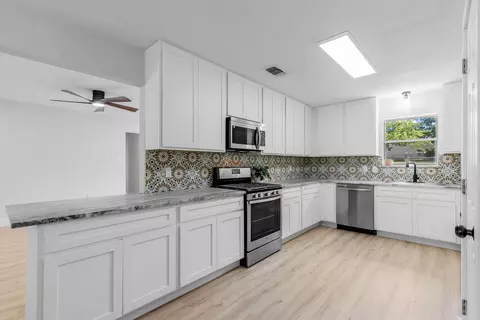 304 Washington St, Wolfe City, TX 75496