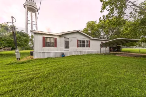 110 N 2nd St, Mount Calm, TX 76673