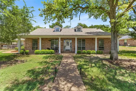 105 Lost Oaks Dr, Waco, TX 76705