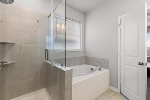 Bath - 11409 Solar St, Lorena, TX 76655 photo 2 of 2