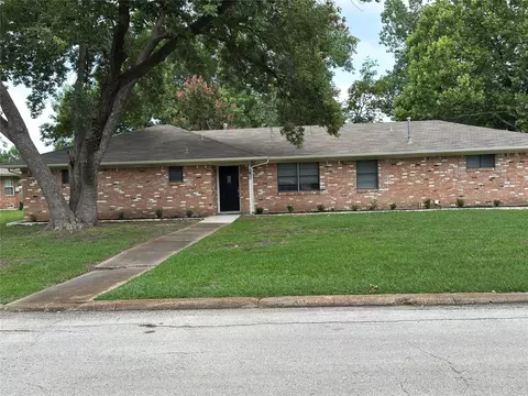 1614 Comanche Trl, Garland, TX 75043