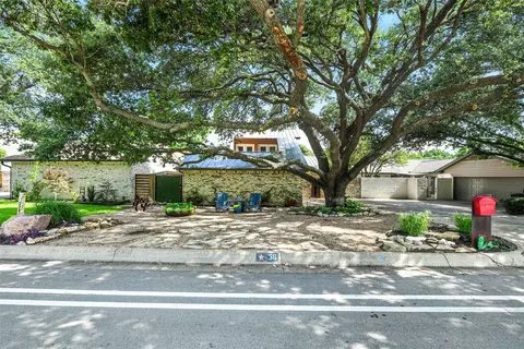 36 Legend Rd, Benbrook, TX 76132
