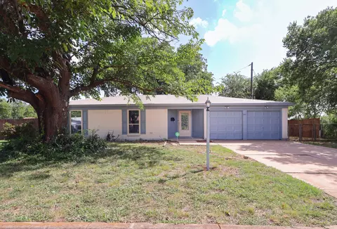 241 Berkshire Ln, Fort Worth, TX 76134