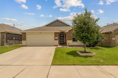 9000 Dameron Dr, Fort Worth, TX 76131