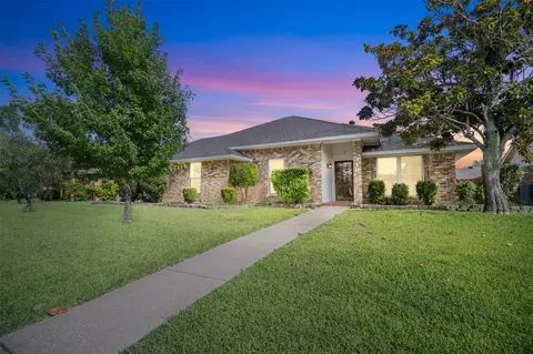 318 Pebblecreek Dr, Garland, TX 75040