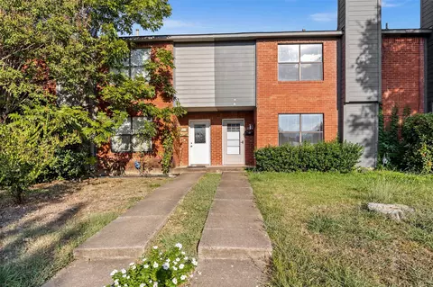 319 Towne House Ln, Richardson, TX 75081