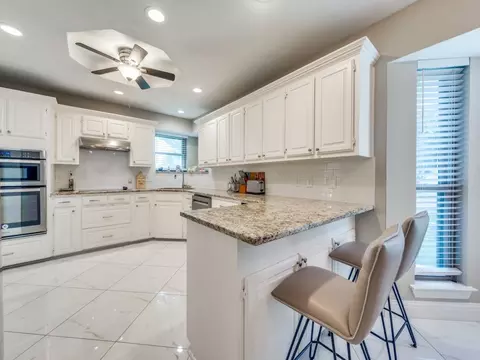 Kitchen - 7424 Summitview Dr, Irving, TX 75063 photo 1 of 3