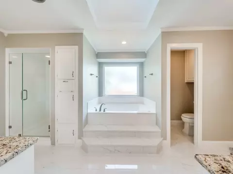 Bath - 7424 Summitview Dr, Irving, TX 75063 photo 1 of 4