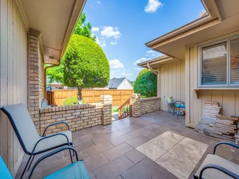 Exterior - 7424 Summitview Dr, Irving, TX 75063 photo 3 of 4