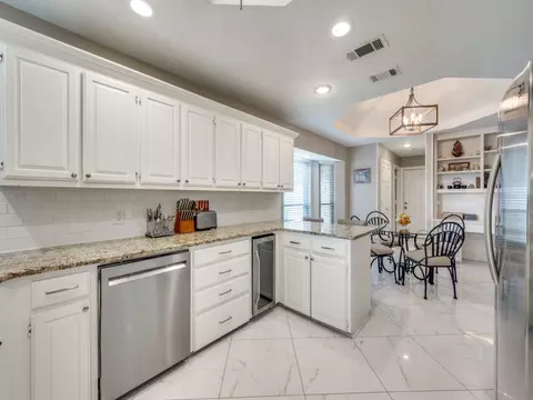 Kitchen - 7424 Summitview Dr, Irving, TX 75063 photo 2 of 3
